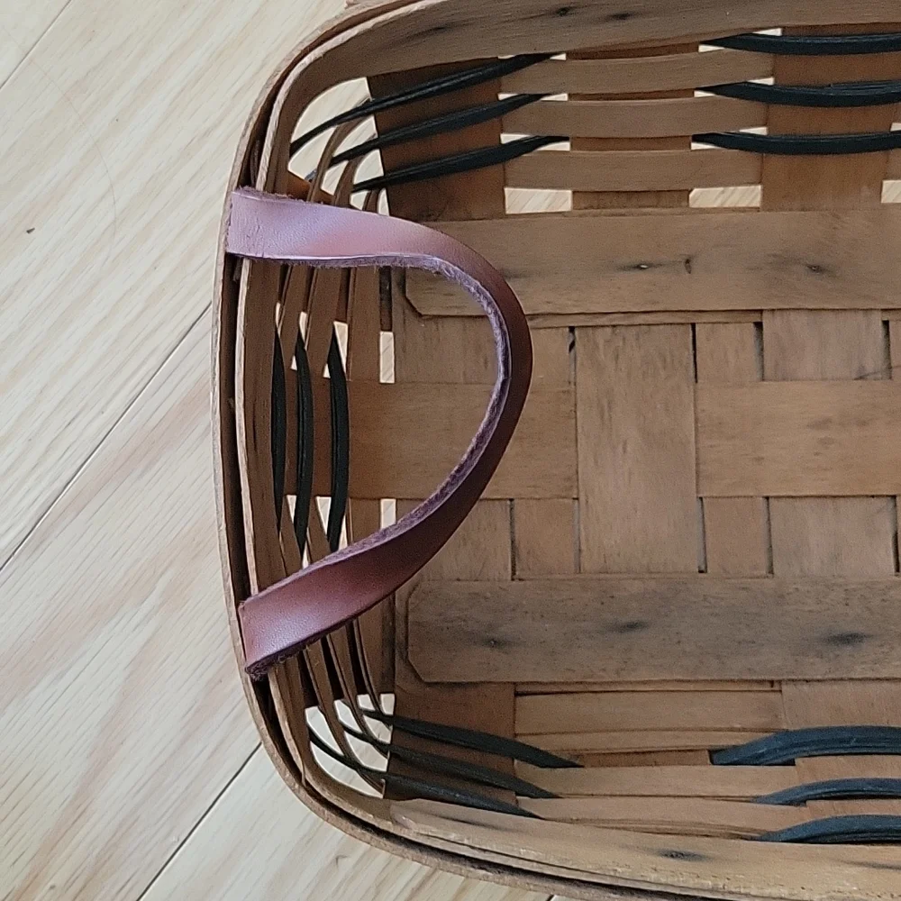 Longaberger Handwoven Bread Gathering Basket With Leather Handles